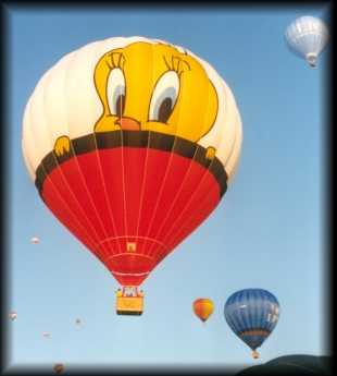Tweety painting on an airballoon